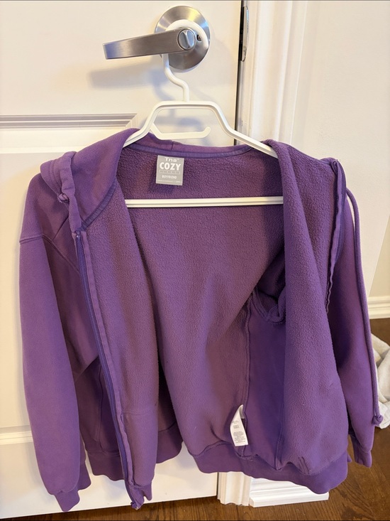 Aritzia Sweaters - Aritzia xs Zip-Up Hoodie